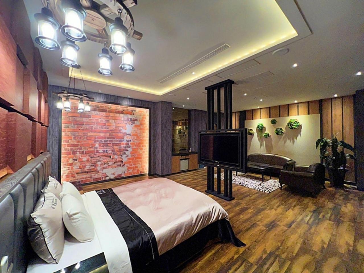 Aquarius Motel Taichung Dış mekan fotoğraf