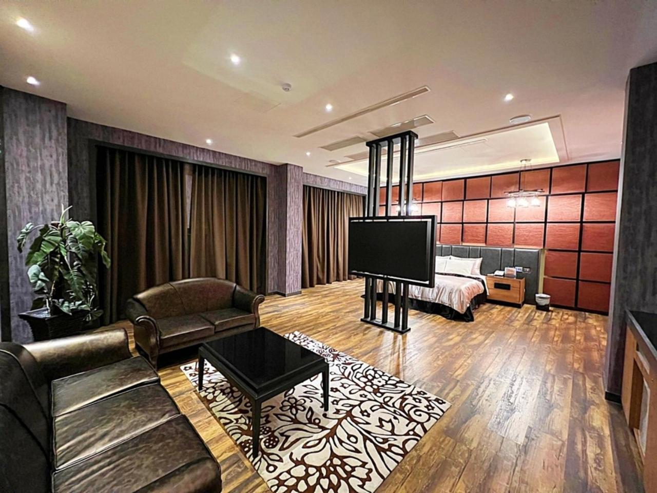 Aquarius Motel Taichung Dış mekan fotoğraf