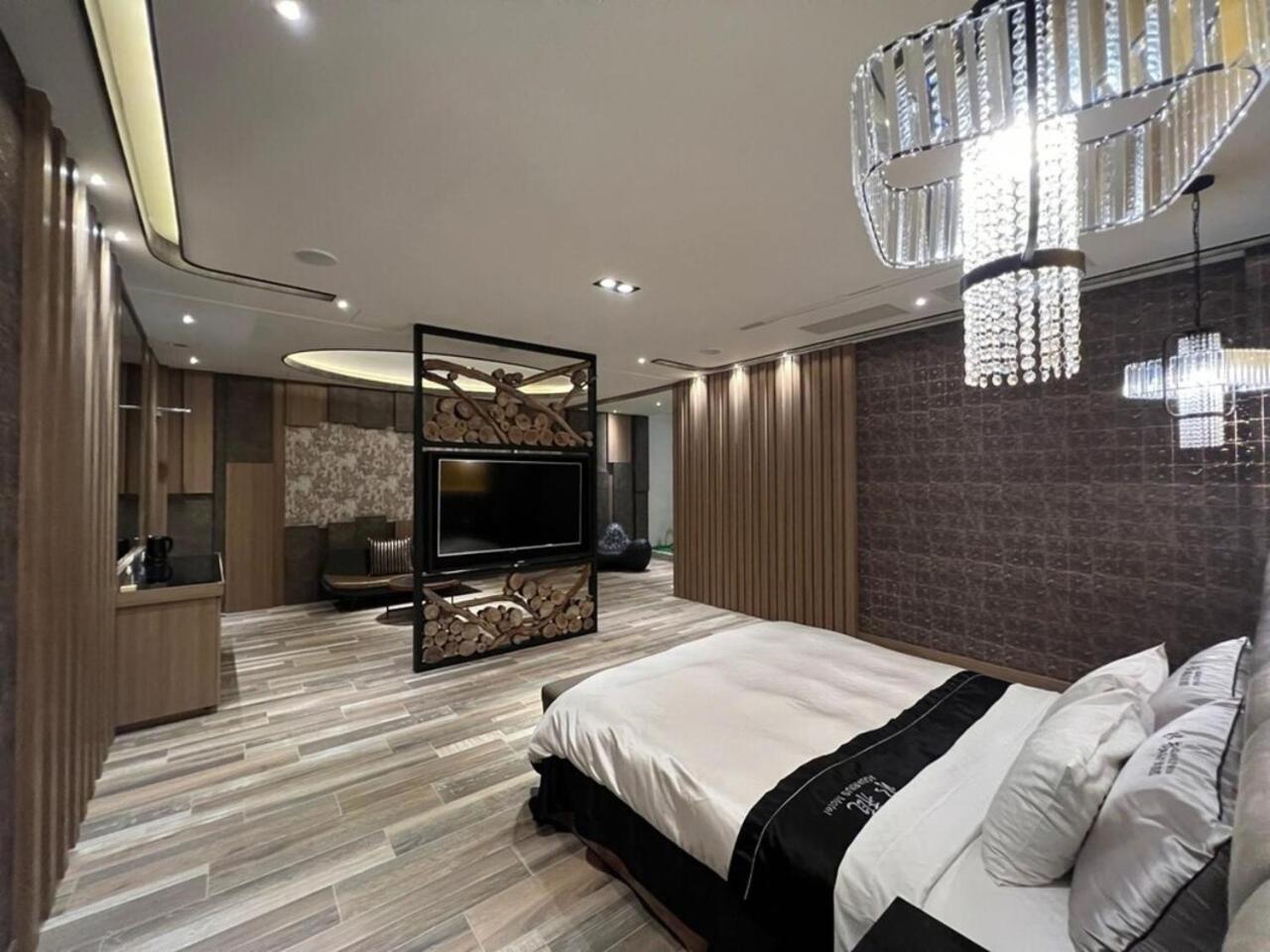 Aquarius Motel Taichung Dış mekan fotoğraf