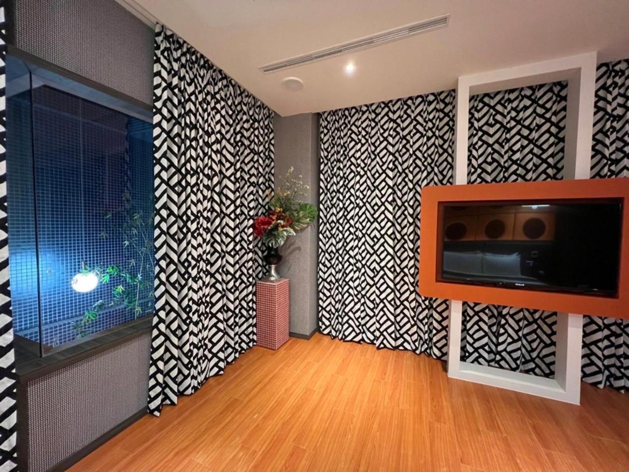 Aquarius Motel Taichung Dış mekan fotoğraf